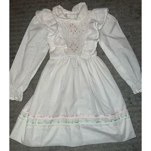Polly Flinders vintage Prairie white Smocked Dress size 5. Pink Ruffle Lace .